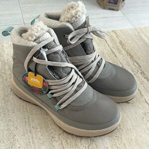 NWT Columbia Red Hills Omni-Heat Snow Boots size 5.5